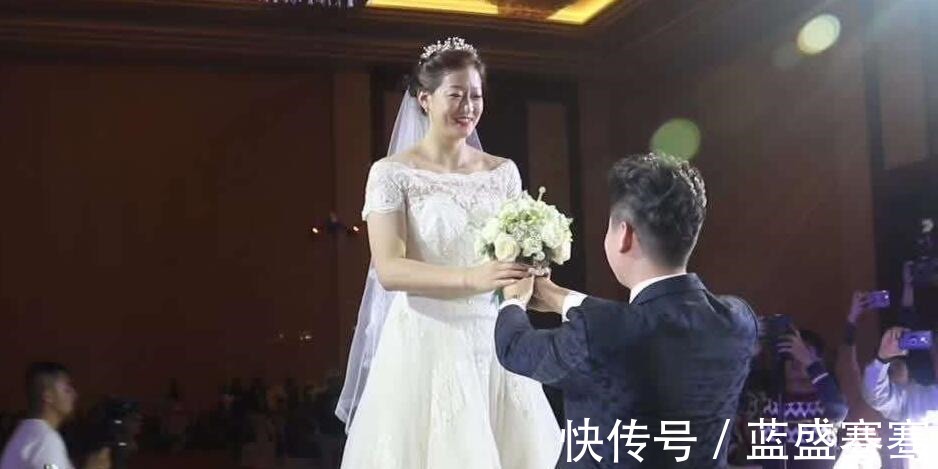 拜年|3年生2娃!女排5冠主攻晒照一家4口拜年,李盈莹搭档很幸福!