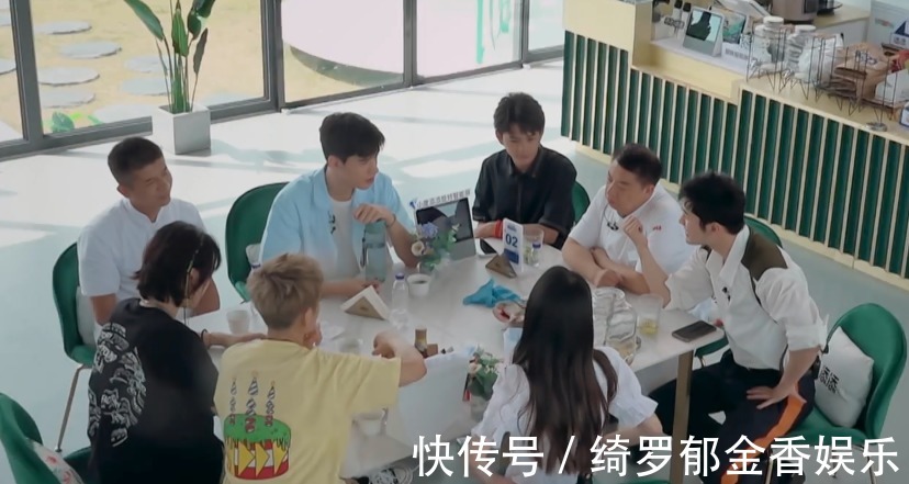 黄晓明|《中餐厅5》一天只卖五道菜，售价高达450，网友直呼“太坑”！