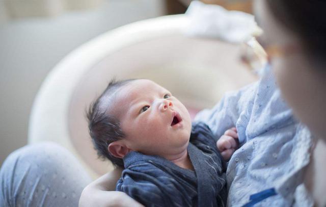 医生|宝宝出生后为啥要被留脚印医生不会告诉你,但父母要知道!