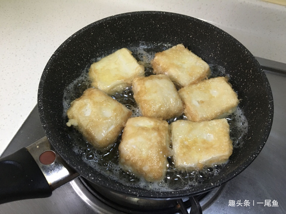 三月宁可不吃肉也要吃此菜,二块钱一斤,十分钟上桌,脆嫩多汁