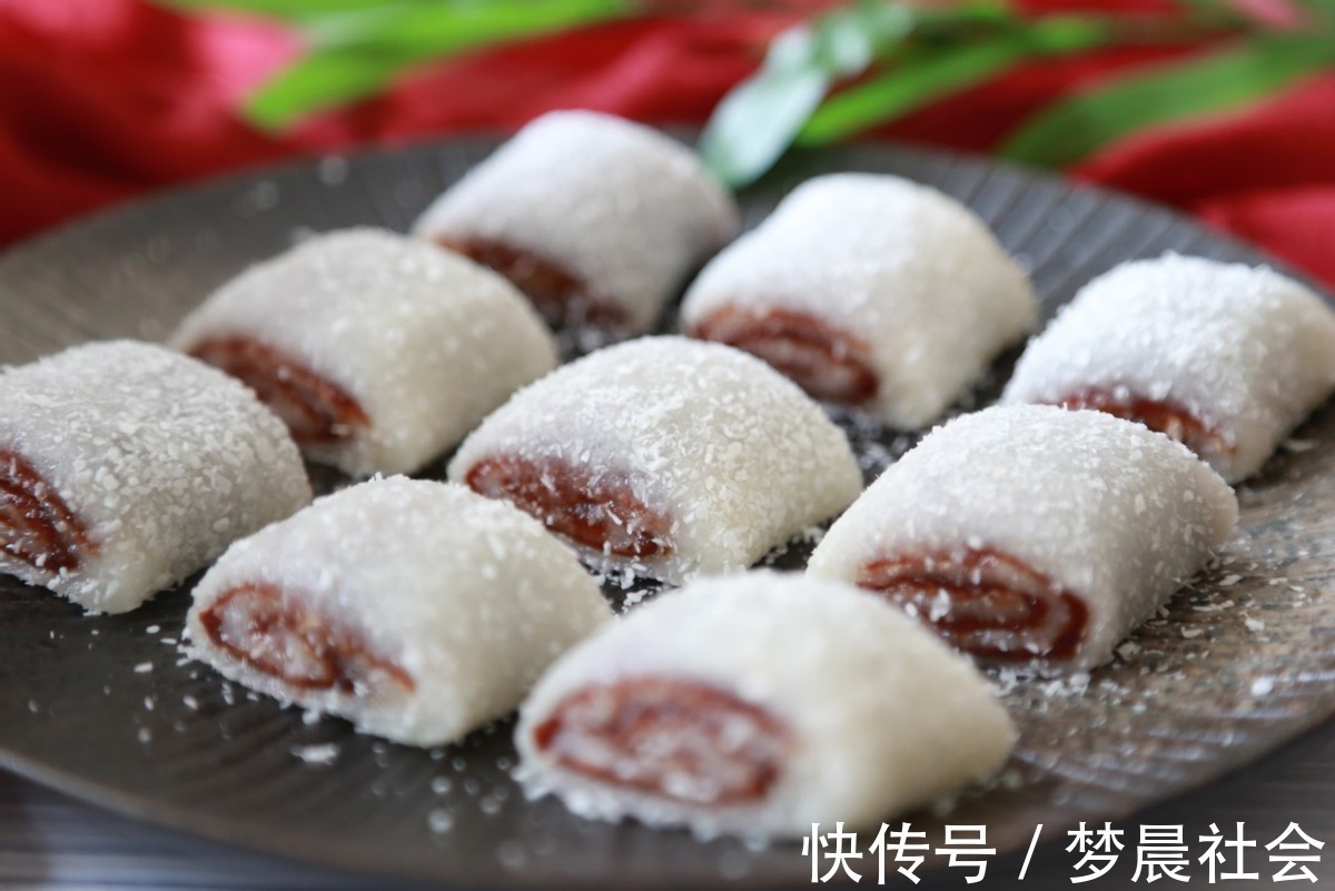 面糊|自制糯米豆沙卷,软糯的外皮,甜甜的馅料,真的是太好吃了