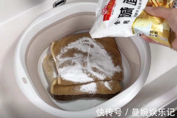 毛巾用久了油腻发黄有异味,教你一招,洗完柔软又干净,没异味!