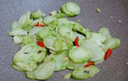 冬天要多吃此菜，铁是芹菜20倍，常吃补血养颜通便，脸色红润