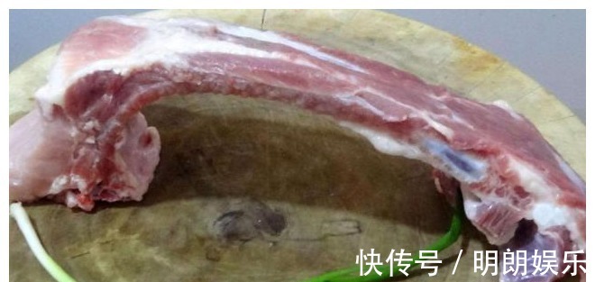 排骨不管怎么吃,切记不要再焯水,换成这2步,排骨软烂无腥味