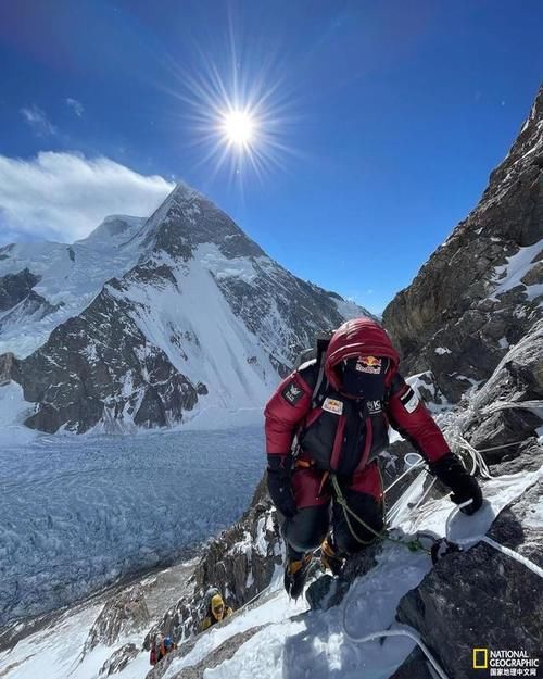 尼泊尔登山者首次实现冬季登顶乔戈里峰