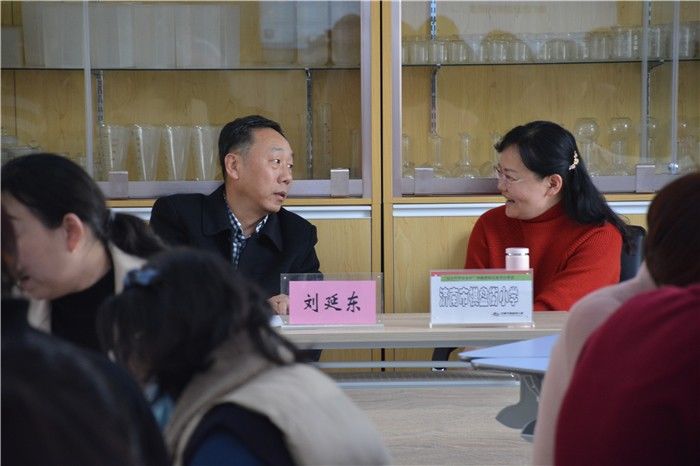 在体验中成长 济南市棋盘街小学举行读书分享会