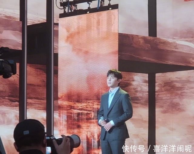 28岁的你|王一博被曝将演“话剧”,首次搭档AI技术,挑战4h超长待机