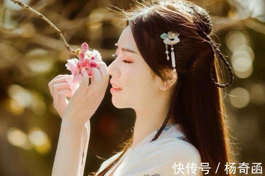 李师道!震荡心灵的情诗,第三首的少女大胆直白,流传近两千年仍是经典