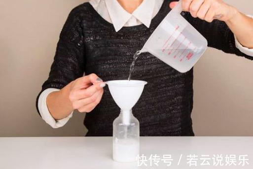 自来水|用2种“过期药”，泡水去浇花，土壤几年不板结，养啥都旺！