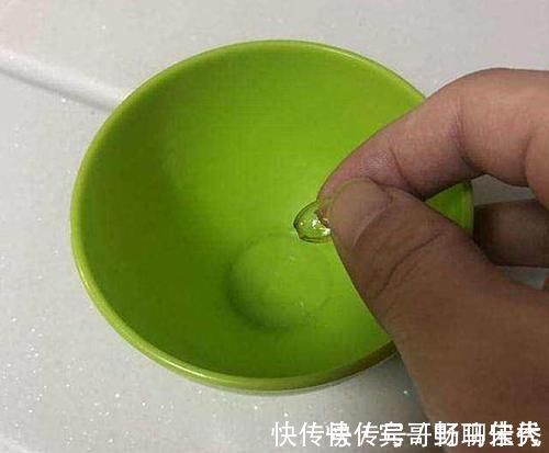 黑眼圈|每晚睡觉前，吃一粒维生素E的人，最后会怎样？4个好处不请自来