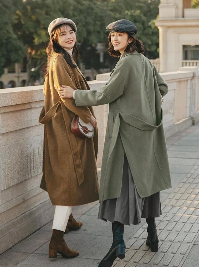 减龄 不要再崇拜复古色,试试今年流行的灰绿色,减龄还时髦