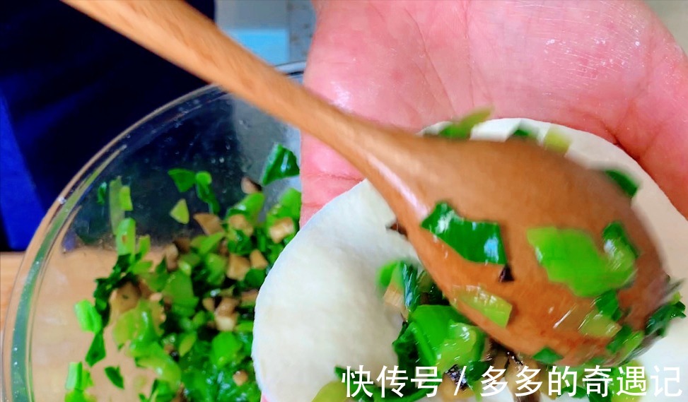 香菇青菜包好吃有诀窍，低脂低热量，翠绿鲜嫩，一次做20个不够吃！