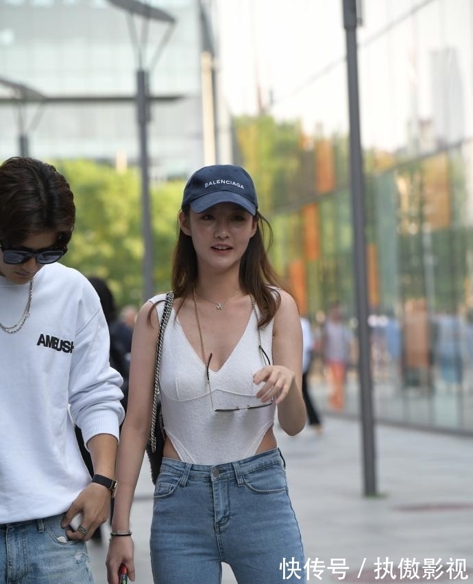 女生 苗条女生的别致穿搭,既时髦又有魅力,轻松展现个性美!