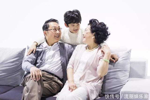 女儿|面对年过半百非要二胎的父母，25岁女儿神操作应对