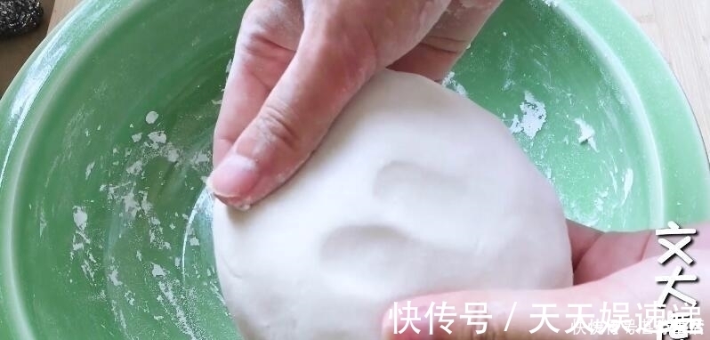 米粉|糯米粉开水烫一烫，比年糕简单，比糍粑好吃，一学就会