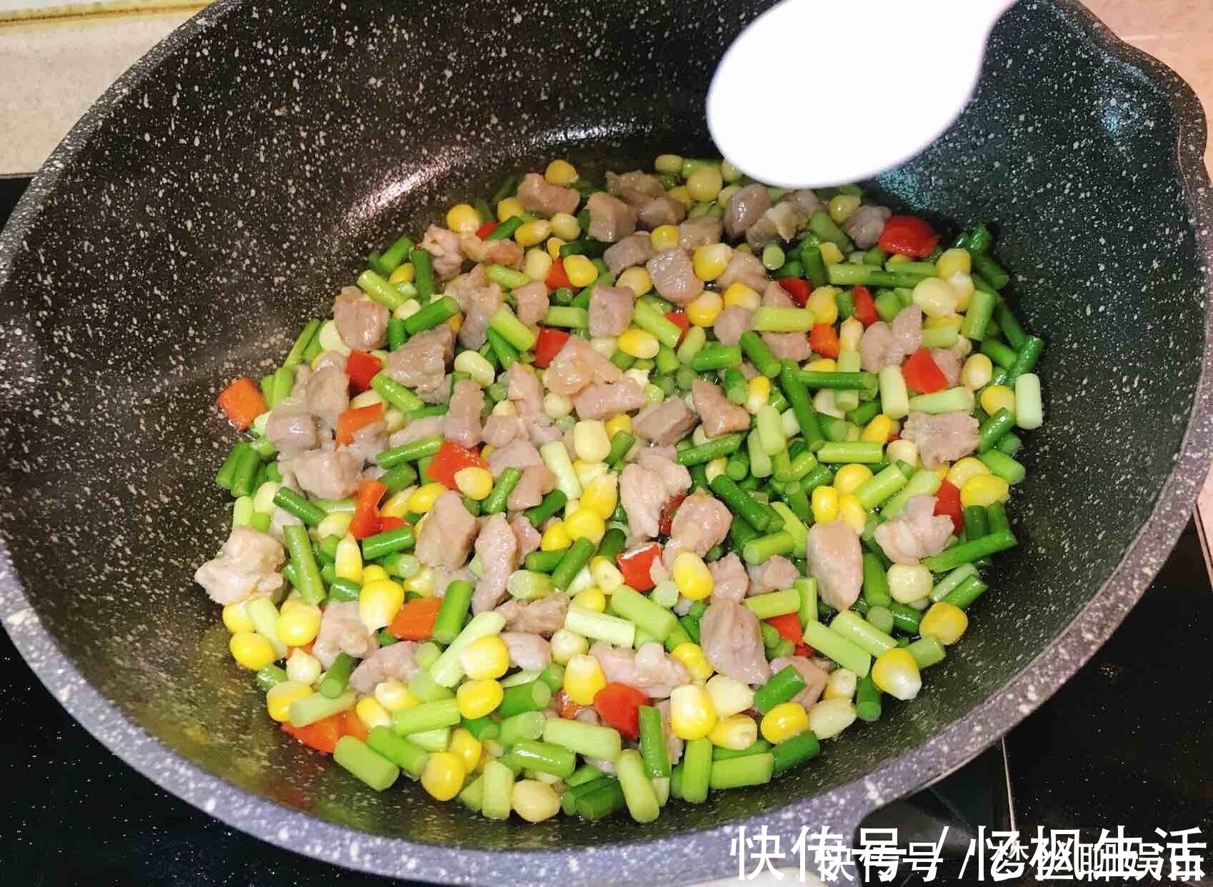 宿便|这菜是天然“洗肠草”,杀菌清肠道,隔三差五吃,排出宿便一身轻