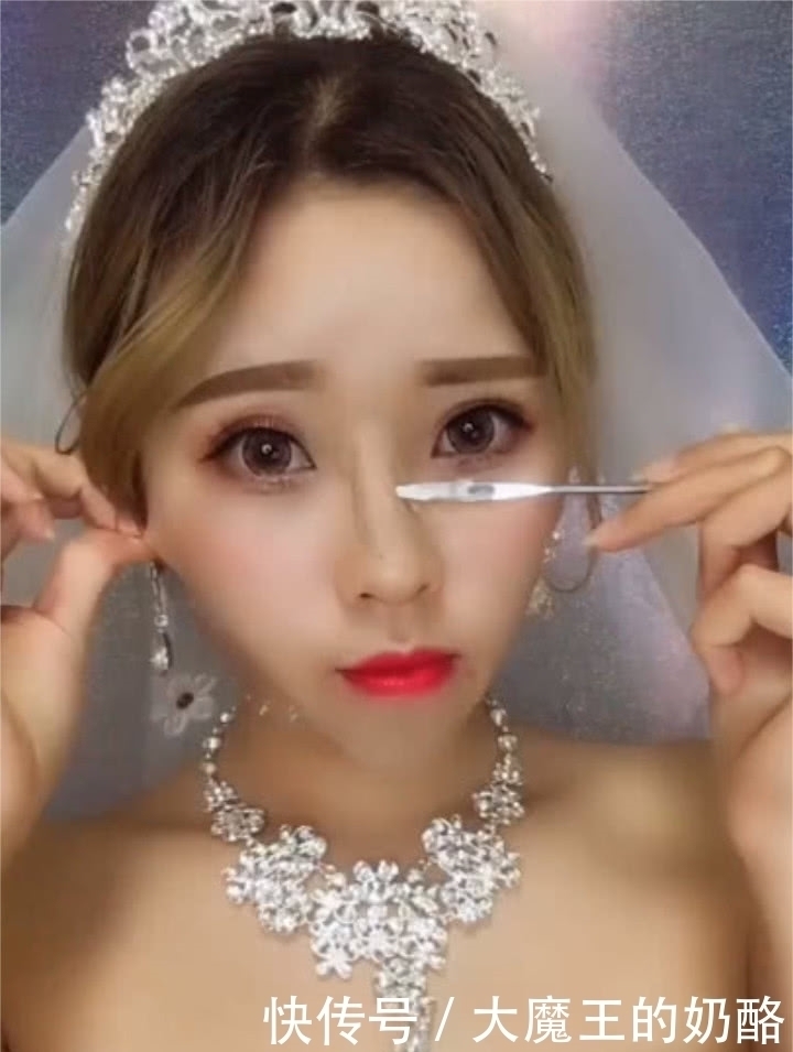 新娘直播卸妆视频，“撕皮换脸”，新郎你要退婚吗？