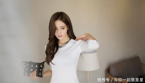 华丽|美女鉴赏:秋日华丽简约圆领针织衫