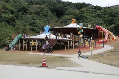 冲绳五个适合孩子玩耍的公园，不去景点也能遛娃！