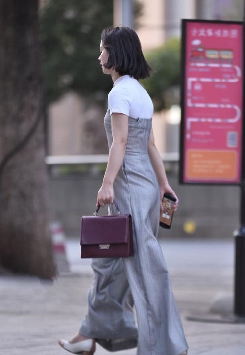 穿什么背带裤，“瀑布裤”才是最划算了，穿不了就说是裙子