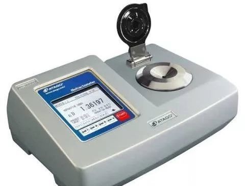 出于|朋友珠宝店开不下去,出于好意买了只6万的手镯,到手却是假货!