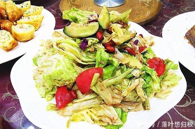 外甥女的生日宴,第9个是家乡特色菜,价格最贵,全家人抢着吃