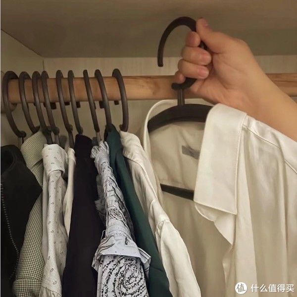 树杈|淘汰2种落地衣架后,终于收获实用次净衣架,现在家里真利落!