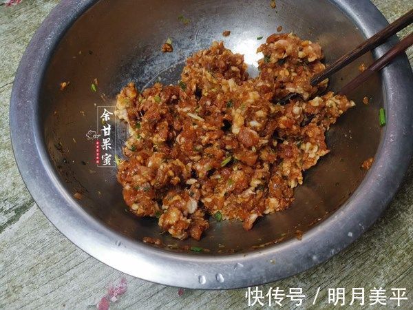 包子|萝卜包子在家做，皮薄馅大不塌皮，鲜美不腻人，学会了不用买