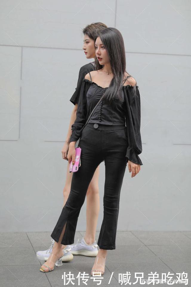 初秋选择开叉喇叭裤,让造型显得时髦个性,轻松美出新鲜感