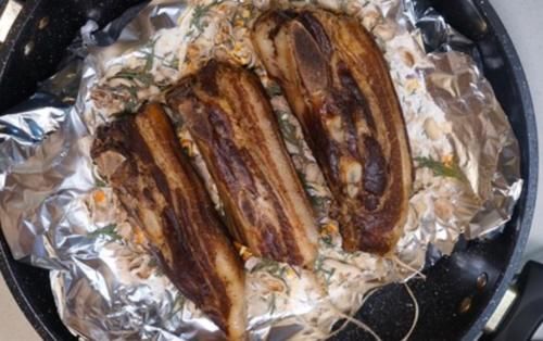 五花肉|农村才能做烟熏肉？学会这招，城里也能熏，味道更香，放1年不坏