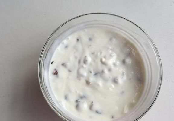 黑葡萄干|三伏天就爱这口清凉，有酸奶就能做，不用锅不用煮，搅拌2下就好