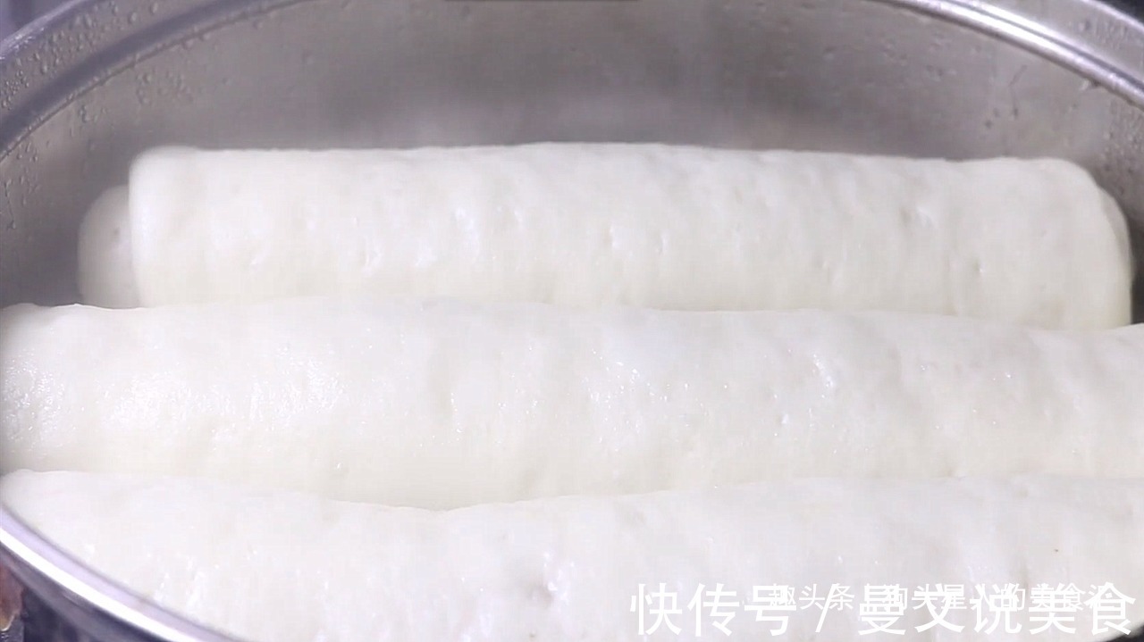 我家隔三差五做这锅菜卷,松软鲜香易消化,层层裹着馅料,太香了