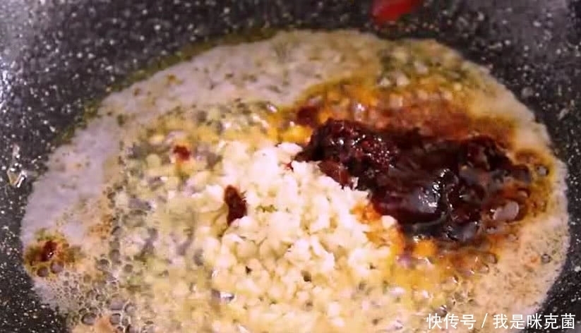 基围虾经典吃法,做法简单,鲜香美味,小伙自己吃一大盘