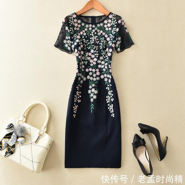 刺绣 修身A字裙,30岁的女性都这么穿,更添一抹韵味