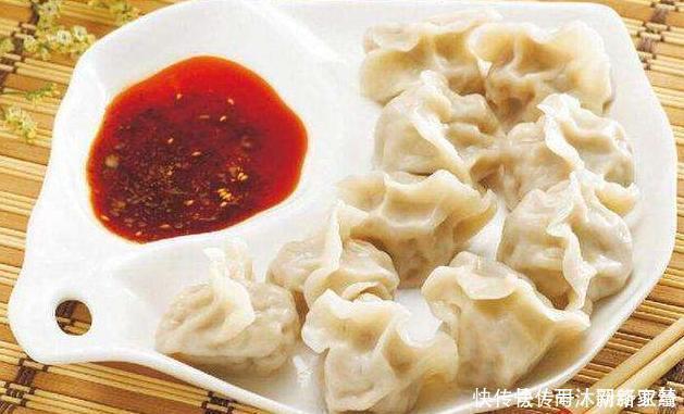 不管拌啥饺子馅,加水就错了,换成“它”,饺子鲜嫩多汁,吃不够