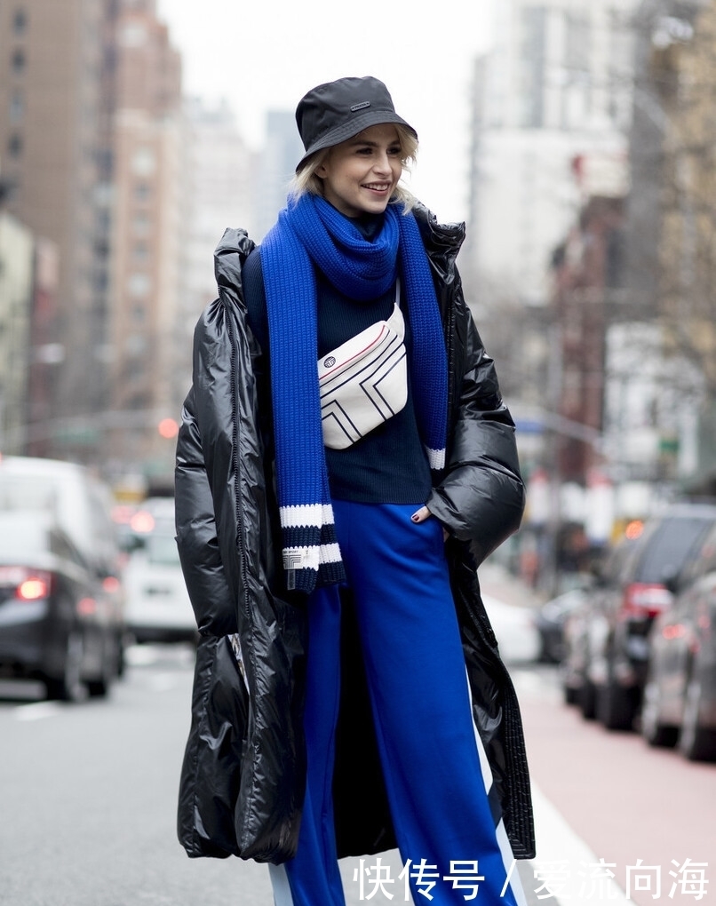 长款|秋冬怎么穿更保暖?试试“长款羽绒服+裤子”,保暖时髦又显高