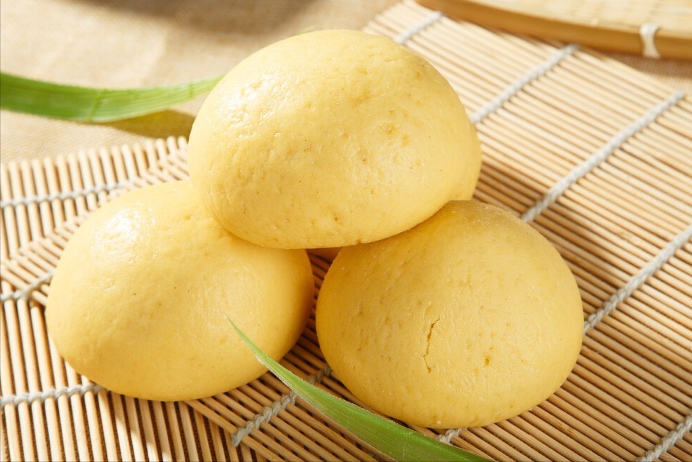 多吃粗粮好处多，做玉米面馒头时，多做1步，馒头香软不粗糙