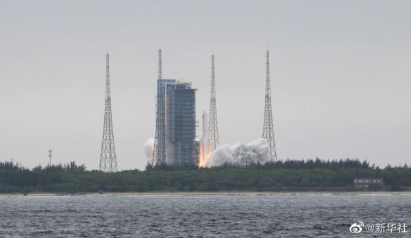 直击！高清大图看天和核心舱发射