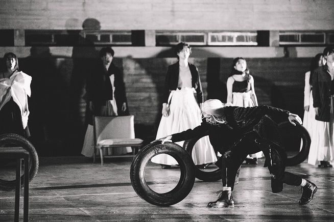 张玮玮|从阿那亚到上海，庞然巨手中的《伤心咖啡馆之歌》指向先锋