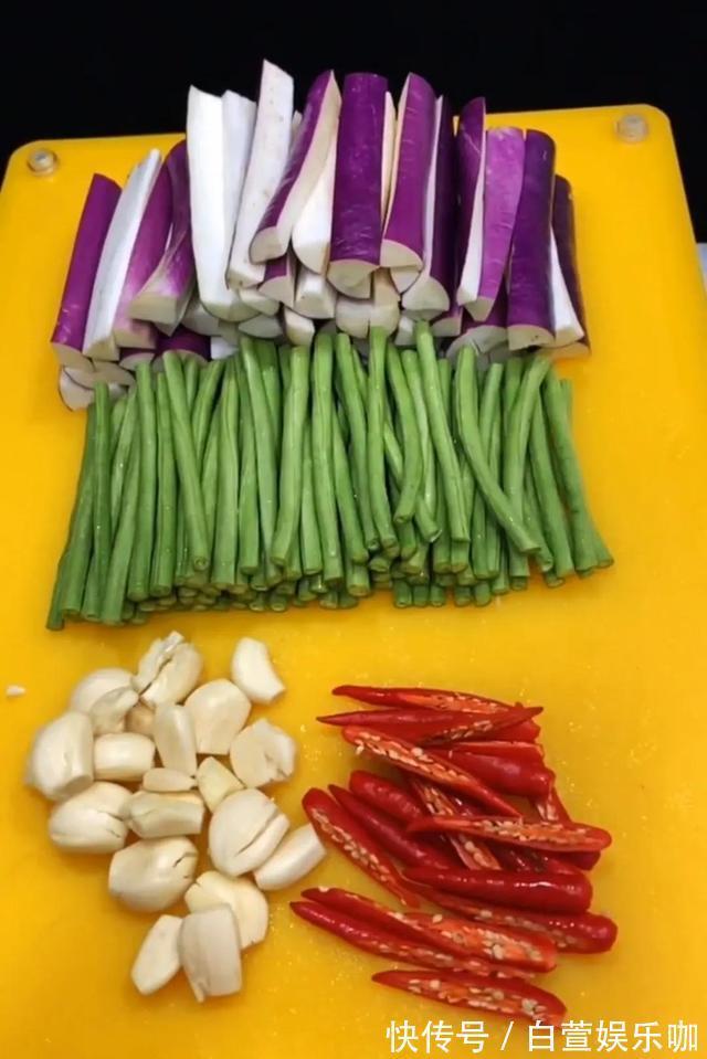 豆角烧茄子|今天美食，豆角烧茄子，在家自己做的饭店炒菜！能吃三碗大米饭