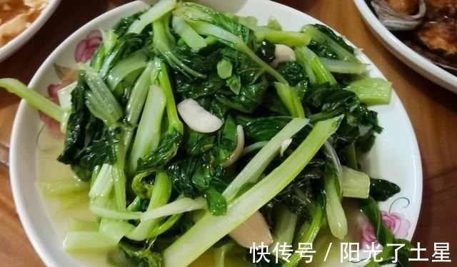 晒娘家晚餐,有肉有海鲜,青菜豆腐齐上桌,大人小孩吃得香!