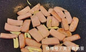家常快手菜，青椒土豆炒火腿鸡蛋，荤素都有，简单营养，超下饭