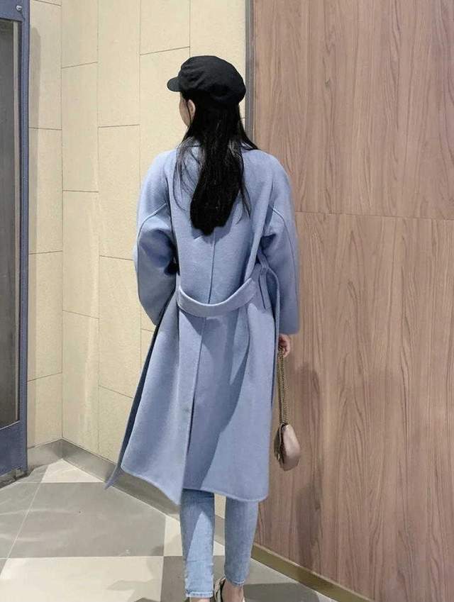 保暖 冬日的寒冬腊月,必备的雾霾蓝大衣,能让你保暖时尚有气质