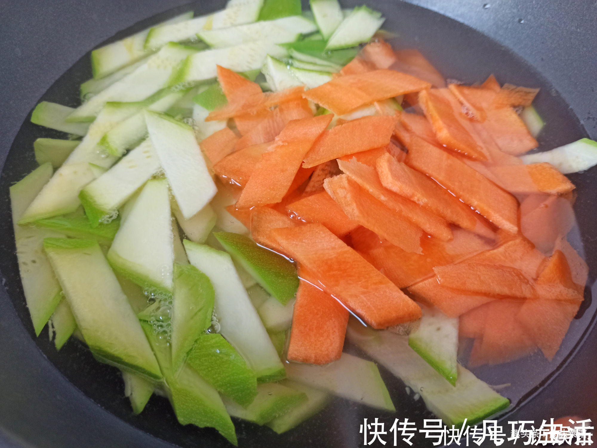 西葫芦|蔬菜中的钙片,用来凉拌最合适,我家一周吃5次,比吃肉都香