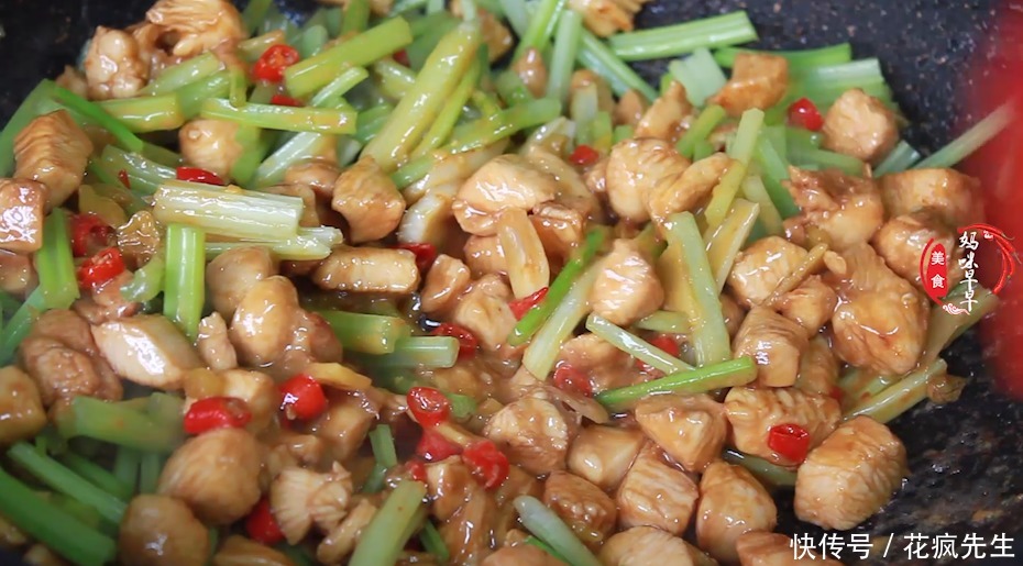  芹菜|炒瘦肉时，我家就爱这个做法，记住步骤，随便炒啥肉都很下饭