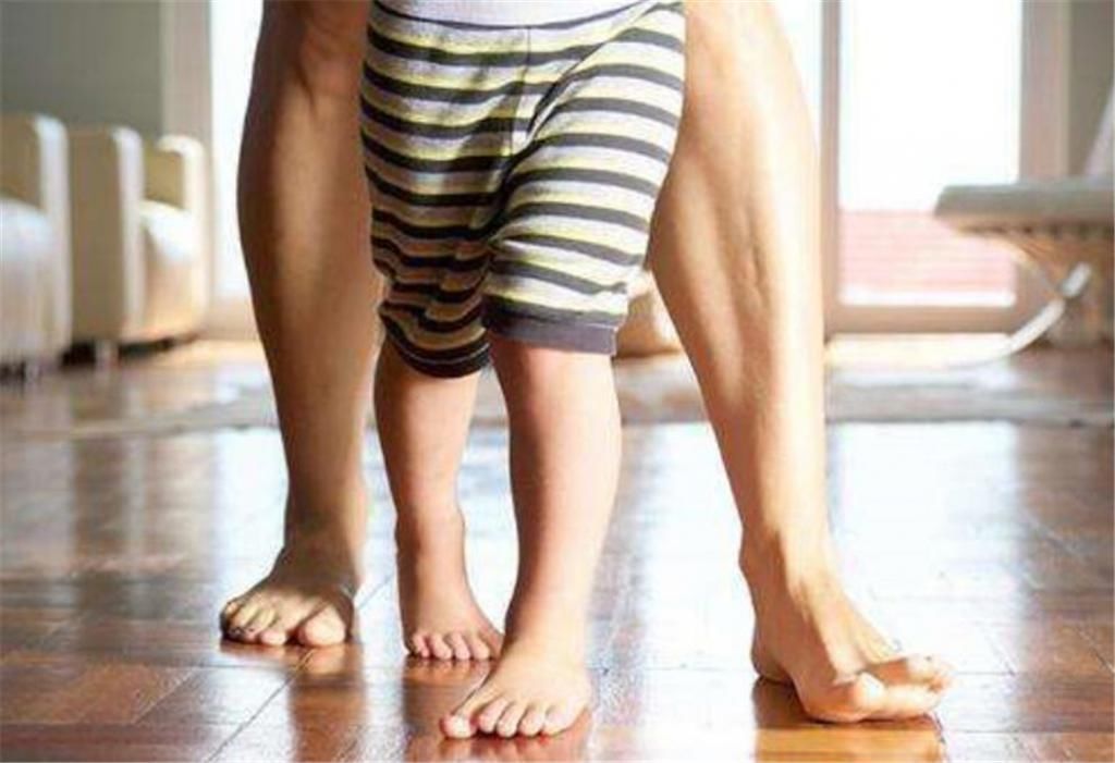 无缘|孩子爱用这3种坐姿,基本无缘“大长腿”,还影响气质,尽早纠正