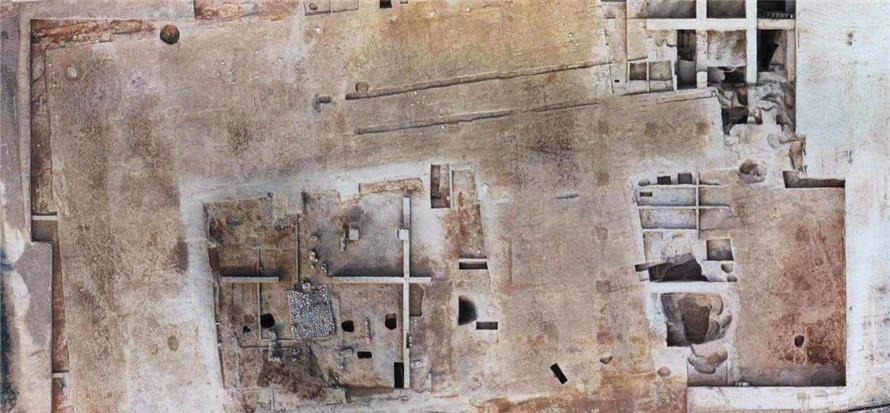 陪葬品!专家挖掘一座机关墓,发现一对盖着被子的男女,经鉴定是外国人!