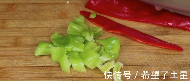 秋天多吃茄子,加1根油条,简单一做比吃肉还香,太下饭了!