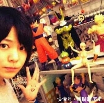 清秀!日本清秀画家,画鱼没水却有鱼游动的意境,堪比我国冷军老师!