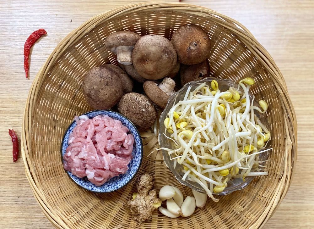 大鱼大肉|春天,香菇这样吃,大鱼大肉都得靠边站,春季吃过瘾的下饭好菜